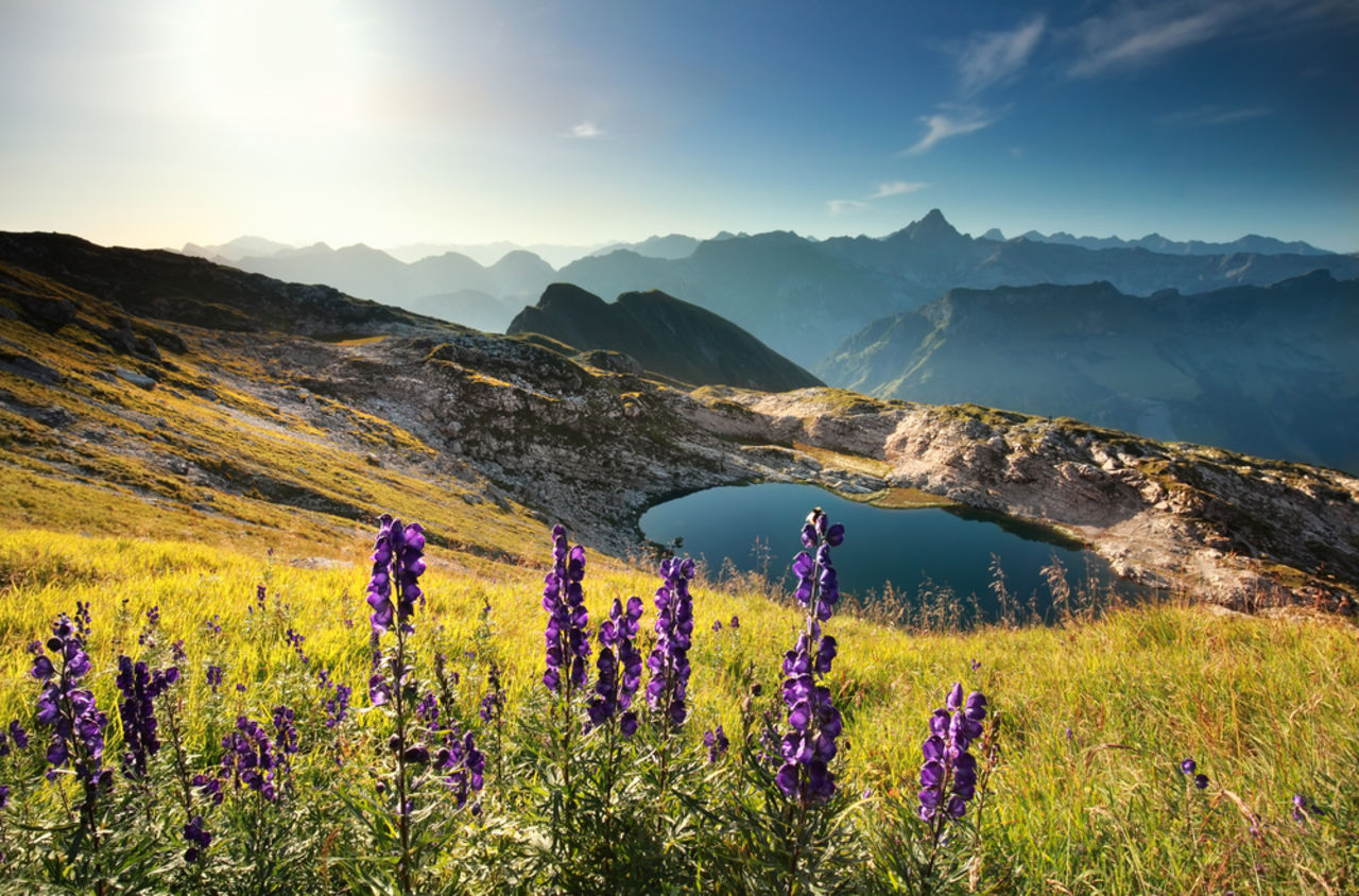 Bergsee in den deutschen Alpen im Allgäu